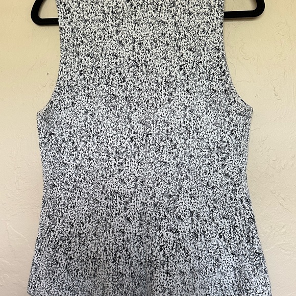 Theory Colisha Lustrate swing top Large - Picture 3 of 3